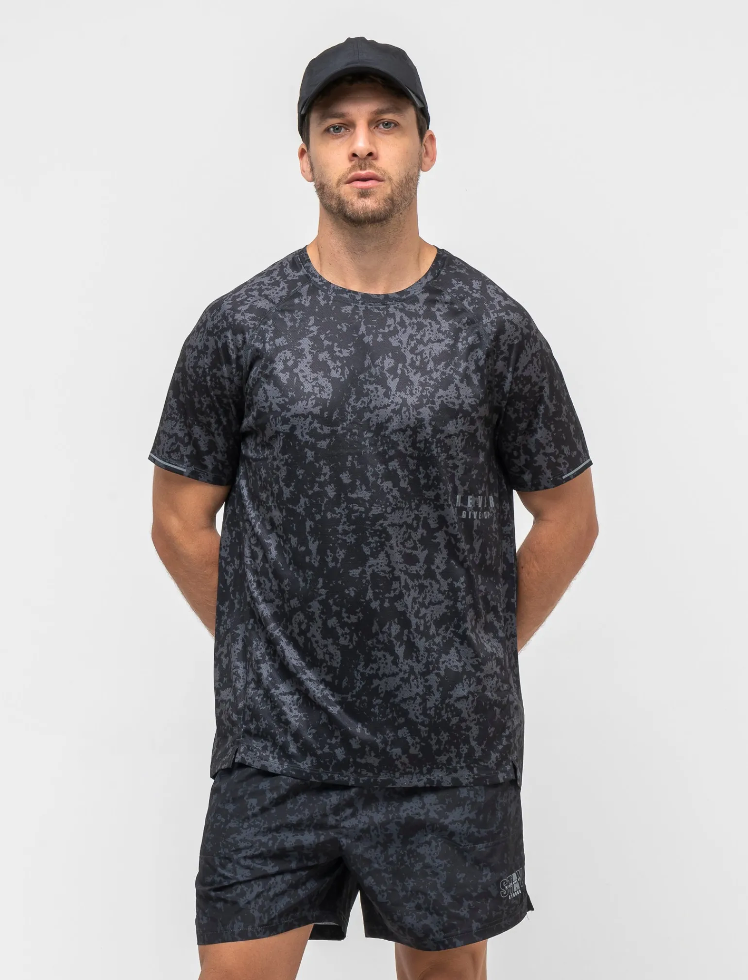Uomo Piazza Italia Polo E T-Shirt<Maglietta in tessuto tecnico stampato all over - asfalto