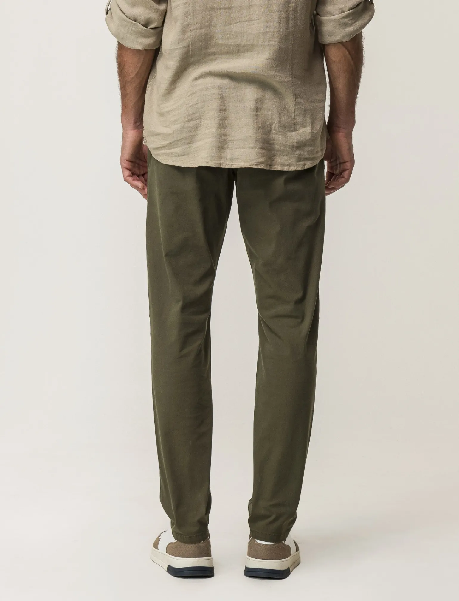 Uomo Piazza Italia Pantaloni<Pantaloni slim fit, modello chino in tessuto twill cotone elasticizzato, effetto leggermente slavato - militare